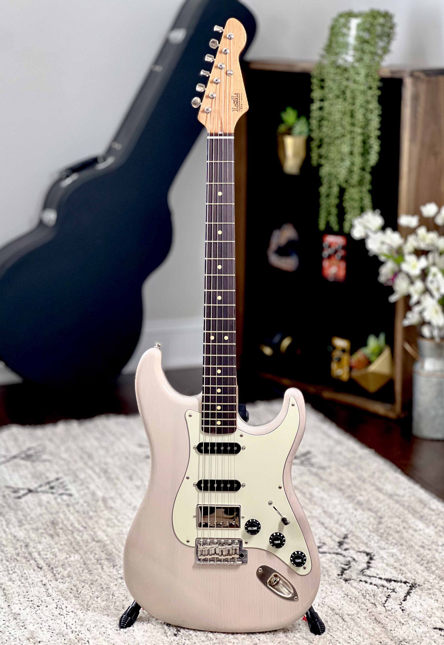 Featured image for “ERA Saticoy in Vintage Cream”